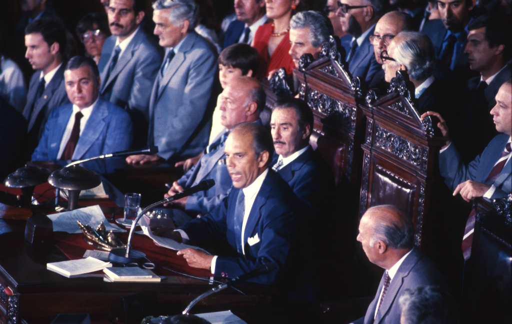 Jorge Batlle, presidente provisorio de la Asamblea General el 13 de febrero de 1985. Foto: Archivo El País