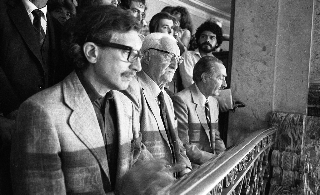 Seregni, Arana y Crottogini en el palco de honor del Parlamento. Foto: Archivo El País