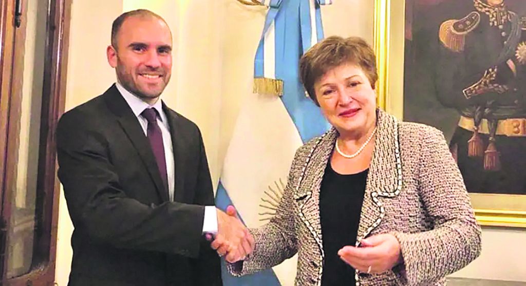 El ministro argentino de Economía, Martín Guzmán, con la directora gerente del FMI, Kristalina Georgieva.