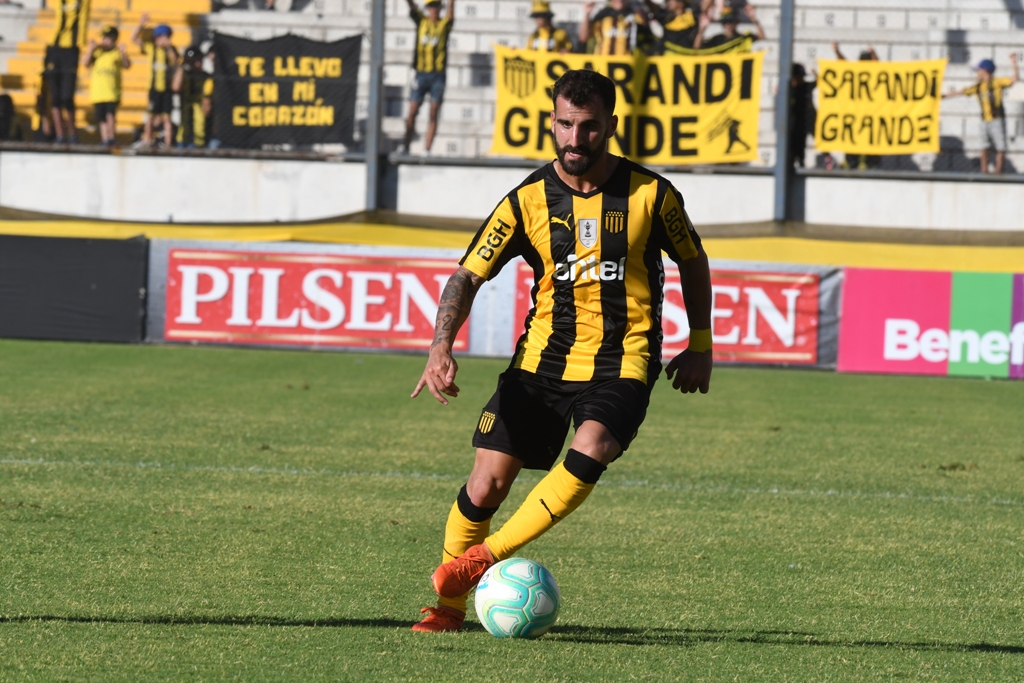 Rodrigo Rojo jugando en Peñarol. Foto: Archivo El País.