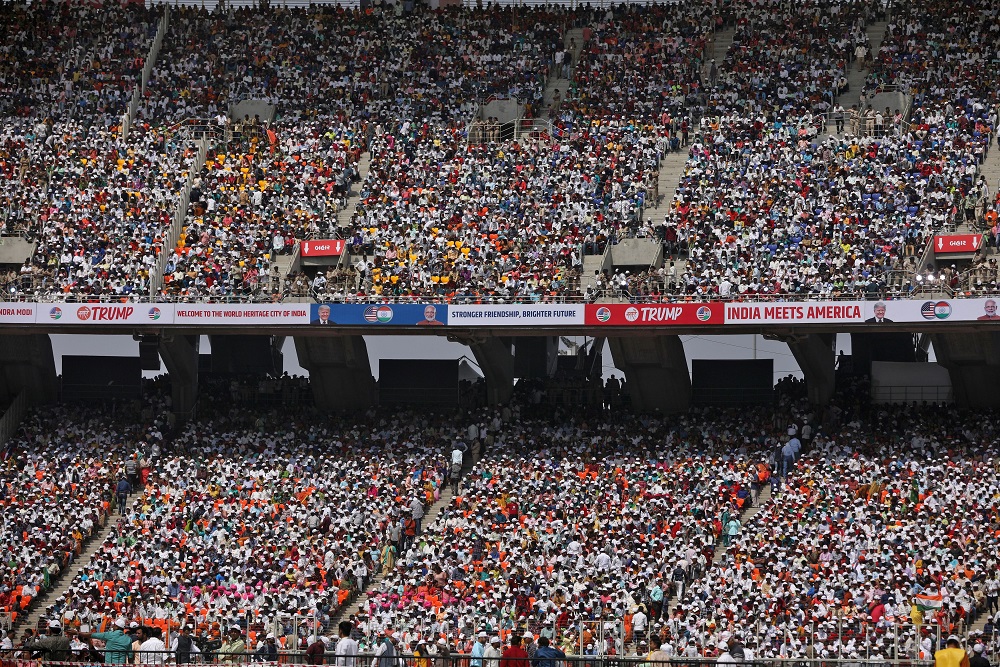 Donald Trump fue vitoreado por más de 100.000 personas en la inauguración del mayor estadio de criquet del mundo Foto: Reuters
