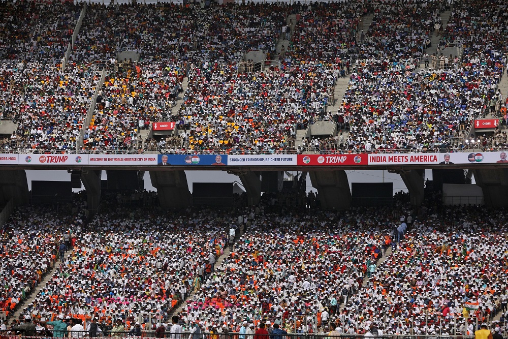 Donald Trump fue vitoreado por más de 100.000 personas en la inauguración del mayor estadio de criquet del mundo  Foto: Reuters