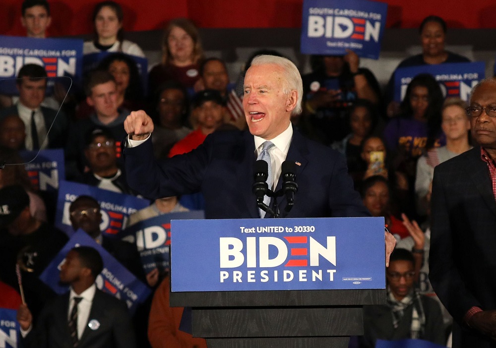 Rivales: el ex vicepresidente Joe Biden y el senador Bernie Sanders llegan al Supermartes como favoritos en la carrera por la nominación demócrata. Foto: Reuters