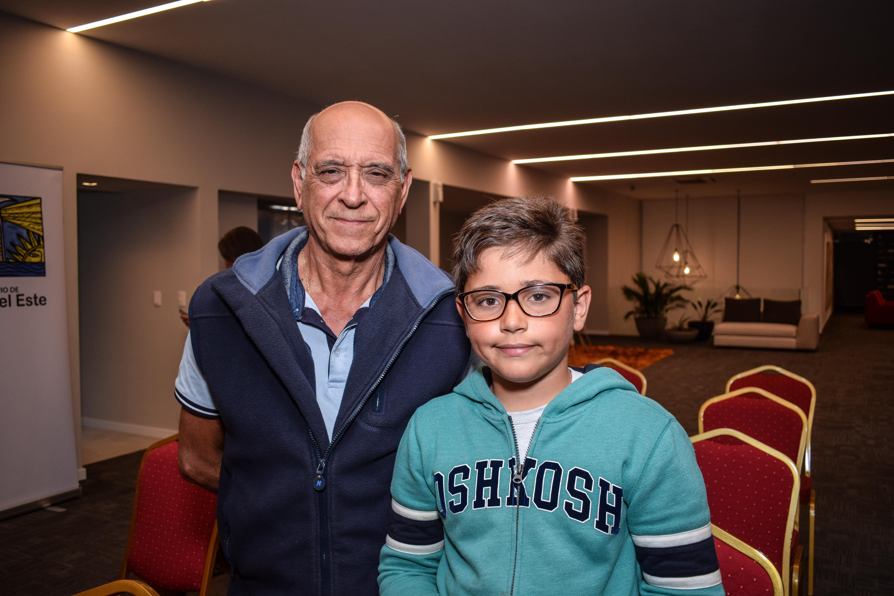 Carlos de León, Facundo de Souza.