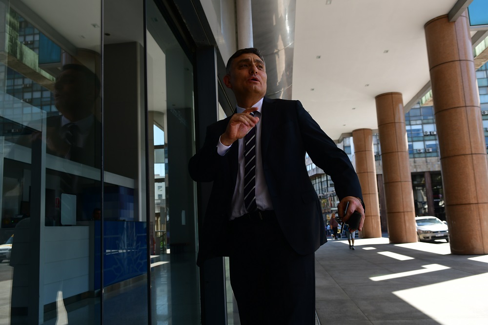 Isaac Alfie ingresando a la Torre Ejecutiva, este martes. Foto: Francisco Flores