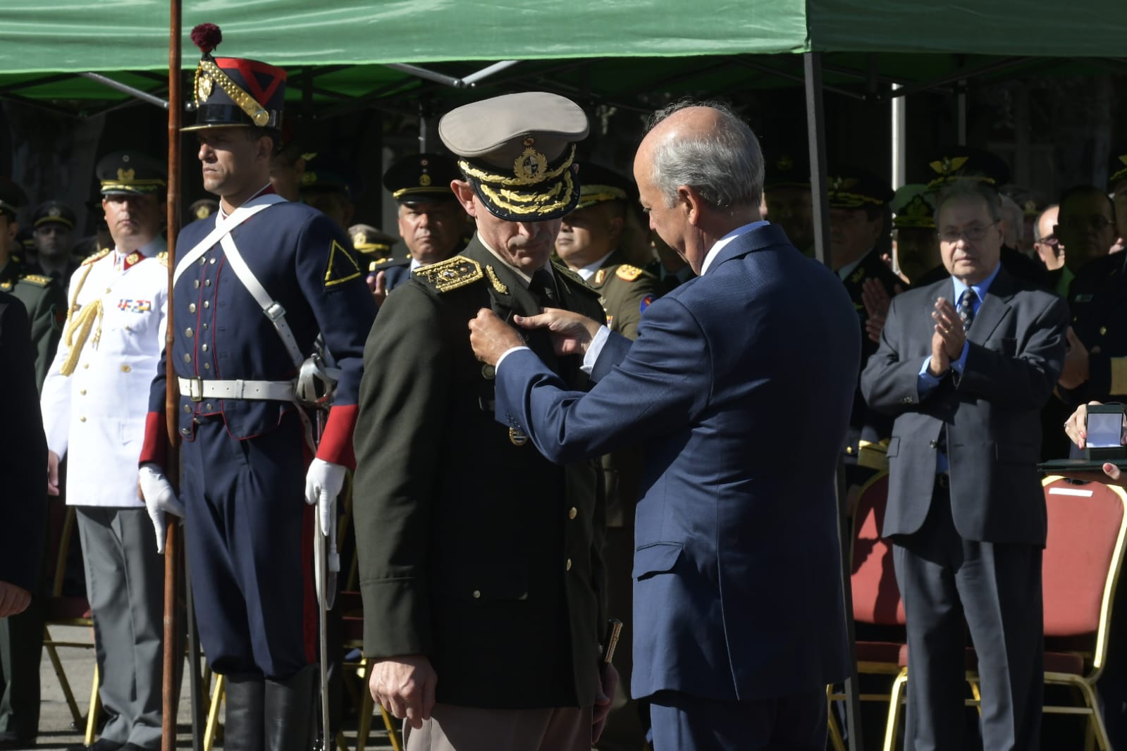 Gerardo Fregossi junto al ministro Javier García. Foto: Leo Mainé.