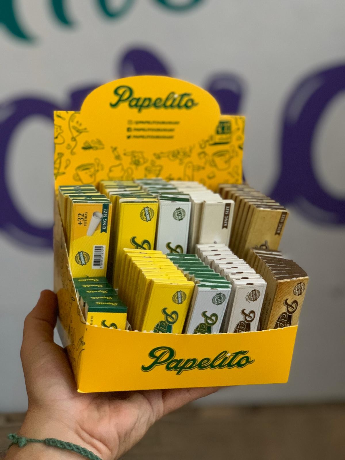 Exhibidores. La empresa tiene "surtidos"  con sus diferentes productos. (Foto: Gentileza Papelito)