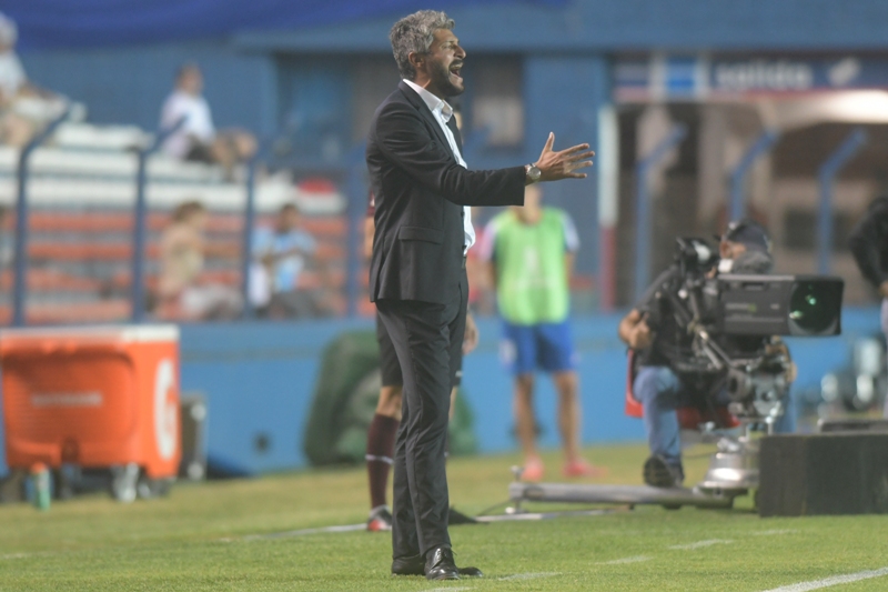Gustavo Munúa en el juego entre Nacional y Estudiantes de Mérida. Foto: Marcelo Bonjour.