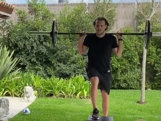 El trabajo de Diego Forlán desde su casa. Foto: Captura.