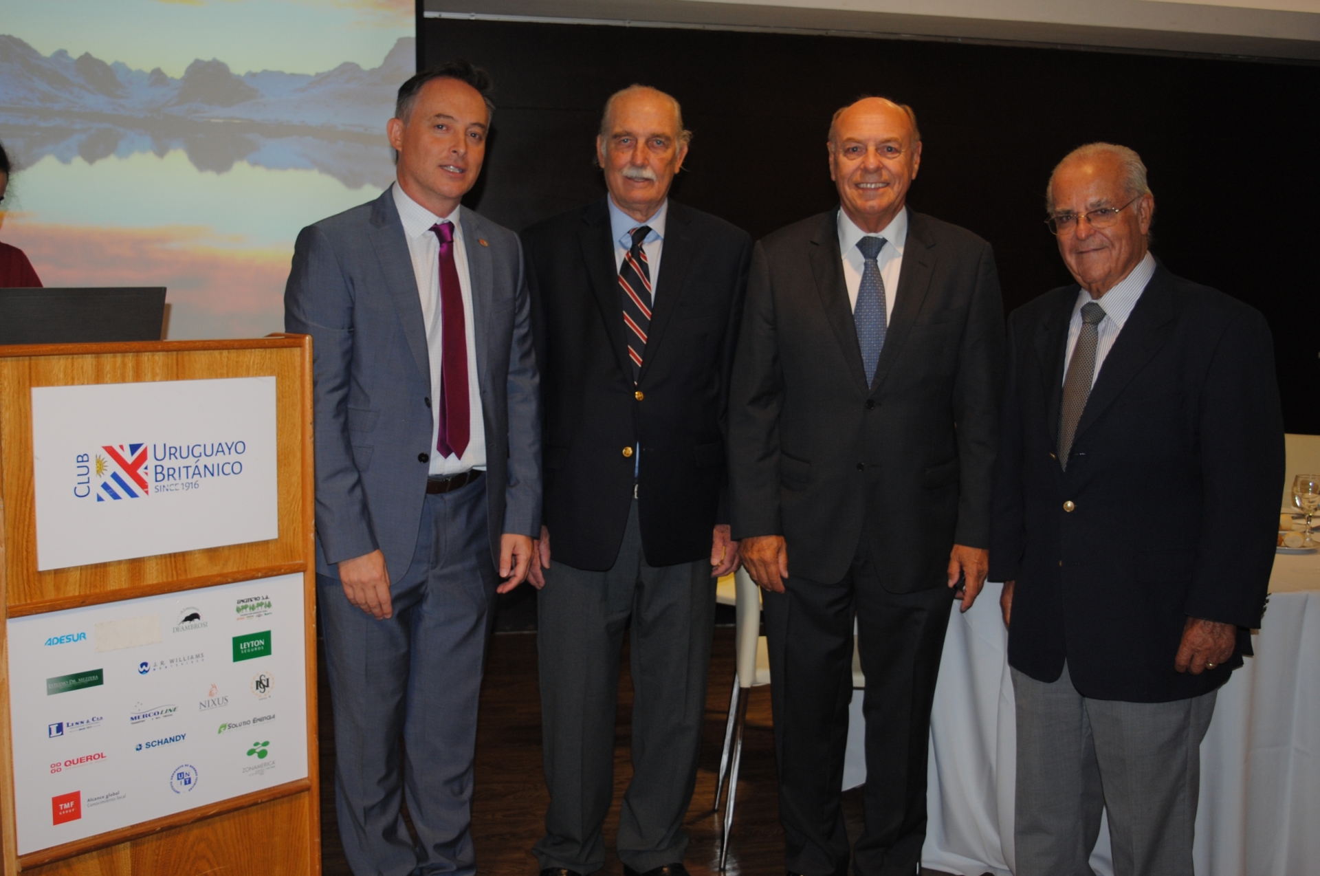 Embajador de Reino Unido Ian Duddy, Roberto Steneri, Daniel Varese, Américo Deambrossi.