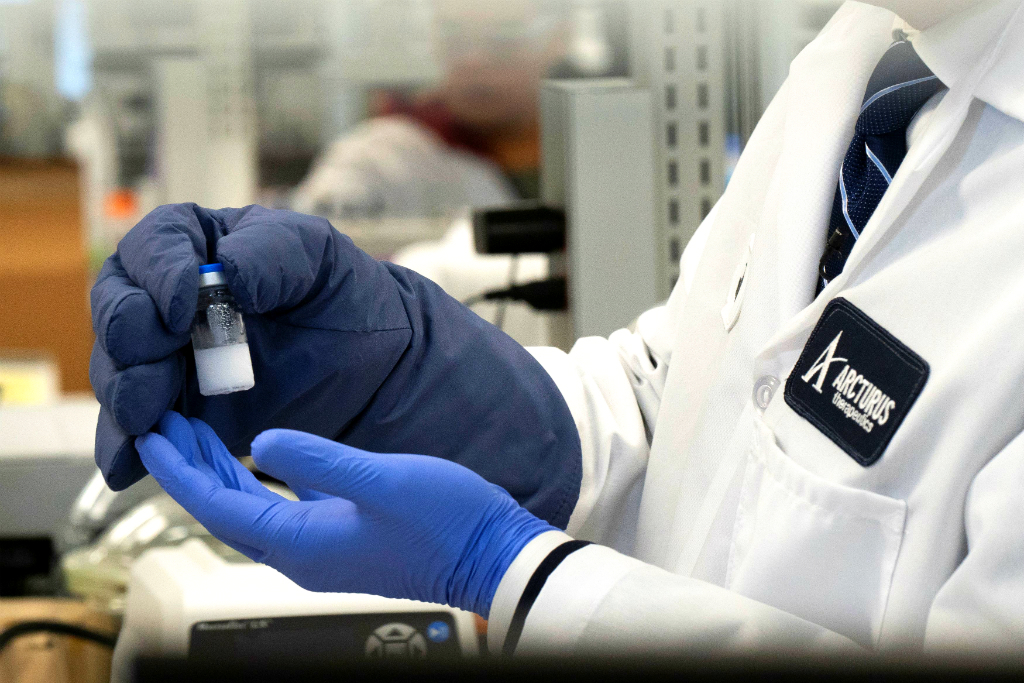 En todo el mundo hay una carrera contra reloj por quién obtiene primero la vacuna. Foto: Reuters