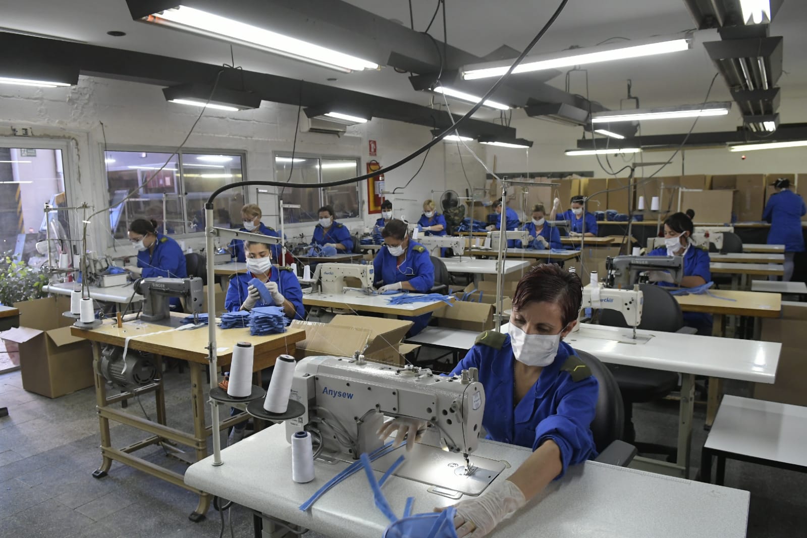 Talleres del Ejército realizan tapabocas para enfrentar la pandemia del coronavirus. Foto: Leonardo Mainé