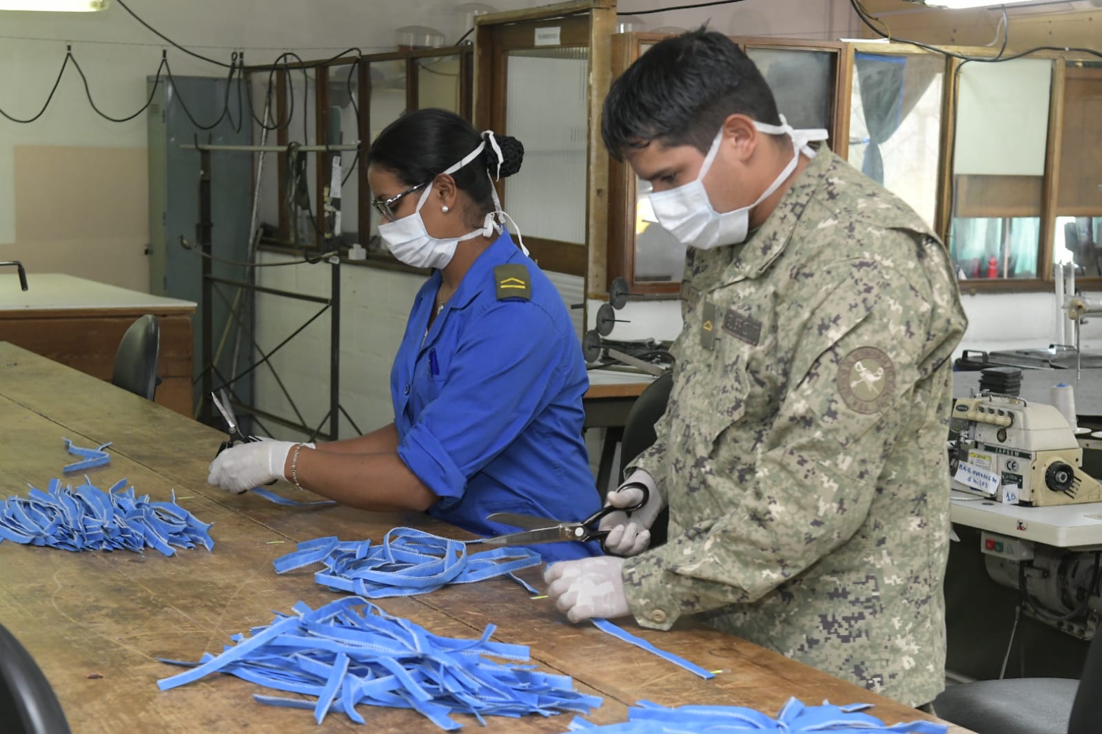 Talleres del Ejército realizan tapabocas para enfrentar la pandemia del coronavirus. Foto: Leonardo Mainé