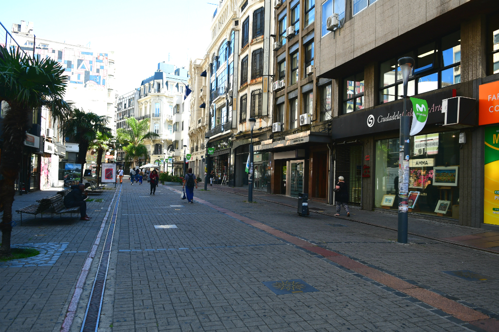 La llegada del coronavirus a Uruguay implicó un “shock” comercial que incidió en bajas expectativas y cierre de empresas. Foto: Francisco Flores