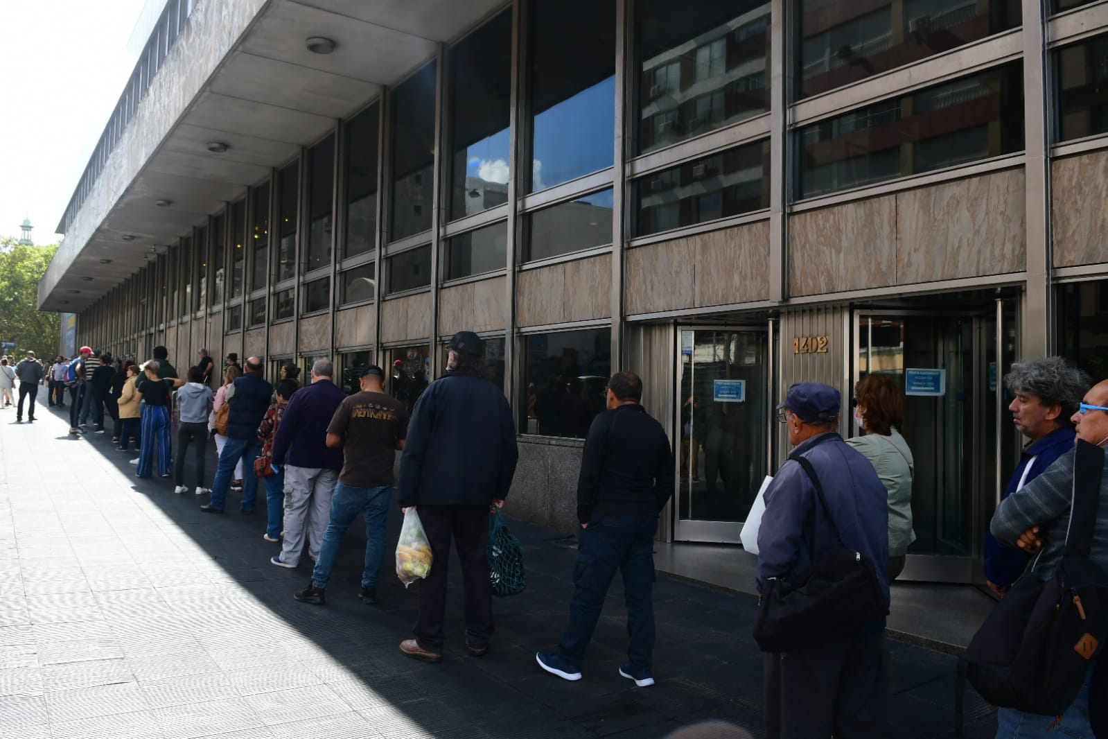 Colas por cobro de jubilaciones. Foto: Francisco Flores