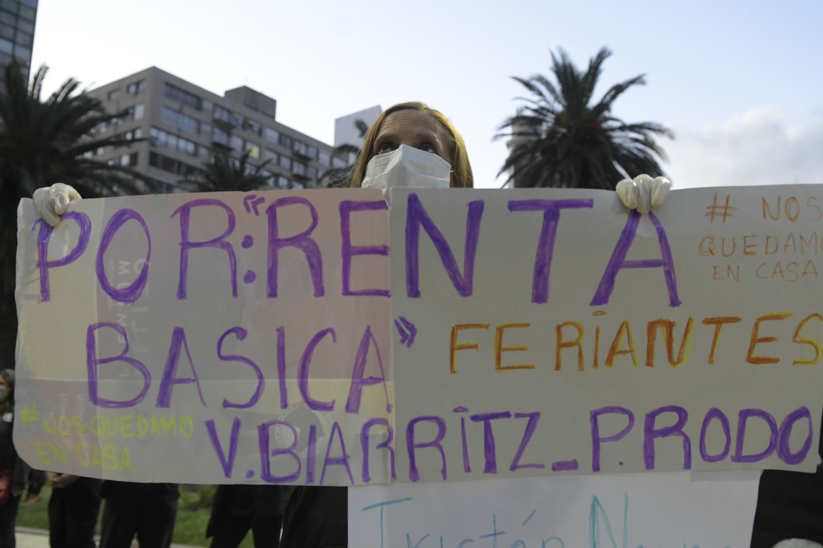 Feriantes se manifiestan frente a la Torre Ejecutiva. Foto: Gerardo Pérez.