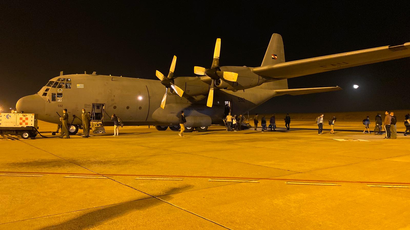 Avión Hércules en el Aeropuerto de Carrasco. Foto: Fuerza Aérea