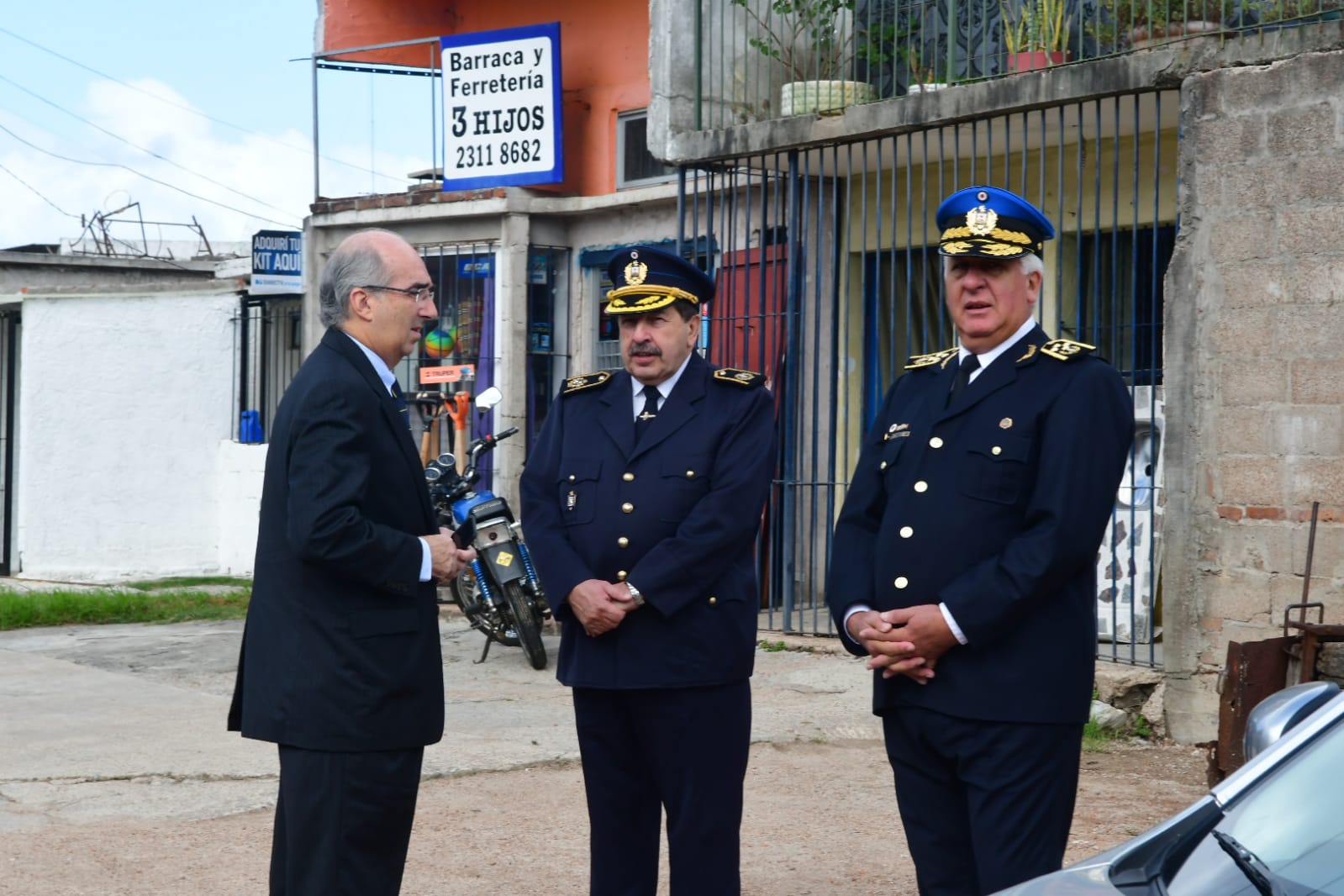 Jorge Larrañaga en entierro de cabo asesinado durante intento de robo. Francisco Flores.
