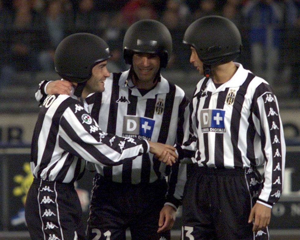 Paolo Montero y Zinedine Zidane en la Juventus. Foto: Archivo.