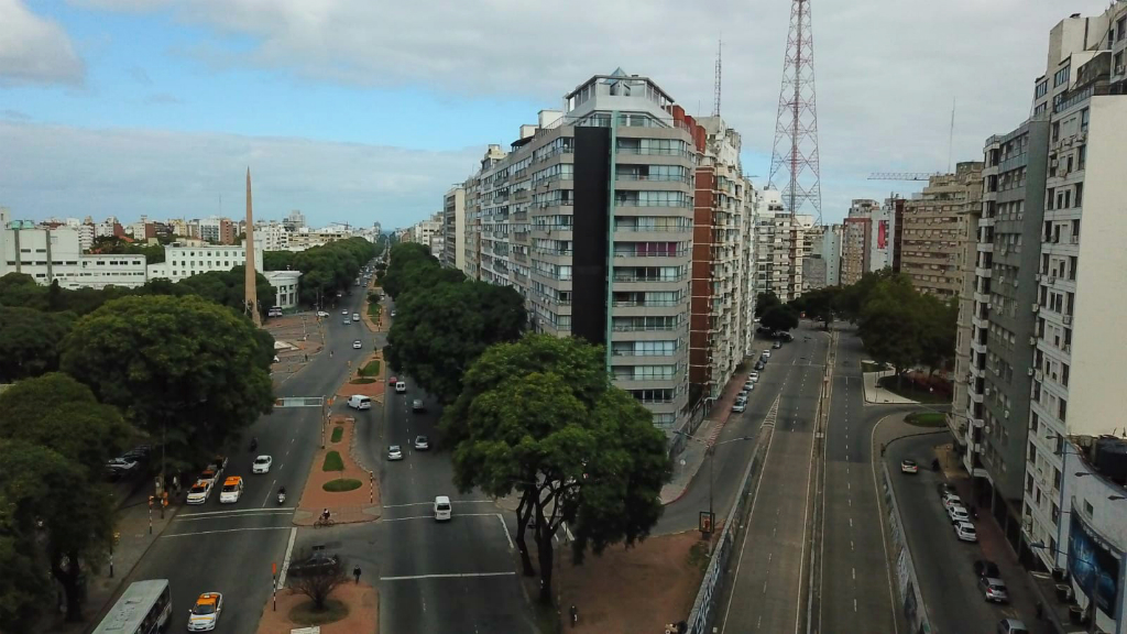 Es una semana especial, pero ya había bajado el flujo de autos, ómnibus y camiones en Montevideo. Foto: Fernando Ponzetto