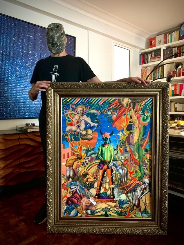 Juan Burgos con su obra La Marca