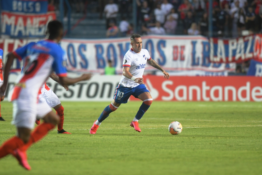 El enganche jugando contra Estudiantes de Mérida. FOTO: Leo Mainé.