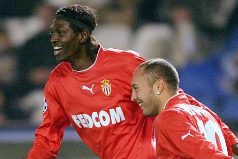 Javier Chevantón y Emmanuel Adebayor.