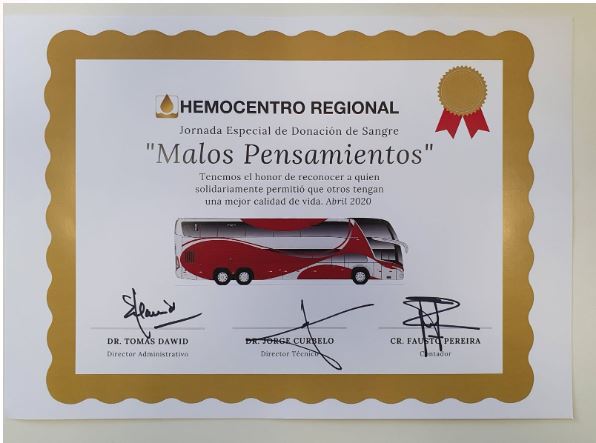 El diploma para los donantes que entregó el Hemocentro