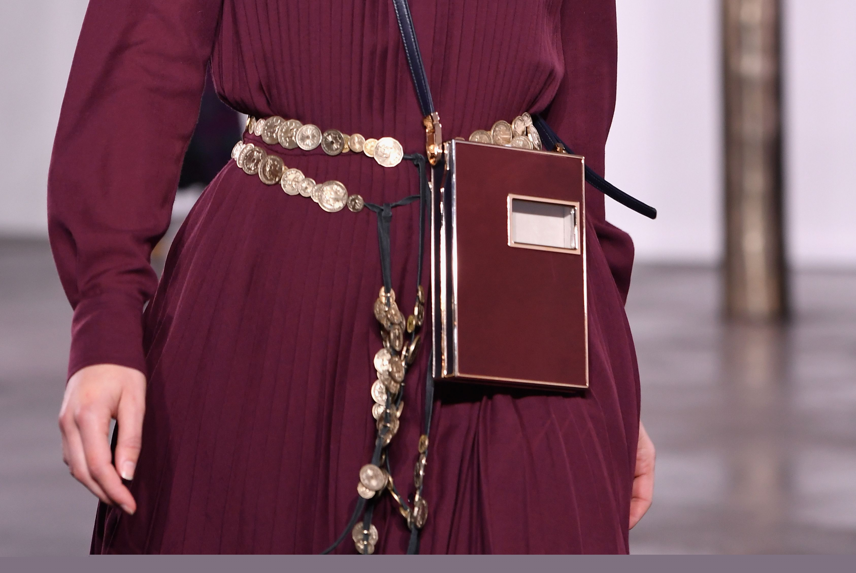 Cinturón con monedas uruguayas de la colección 2019. Foto: AFP