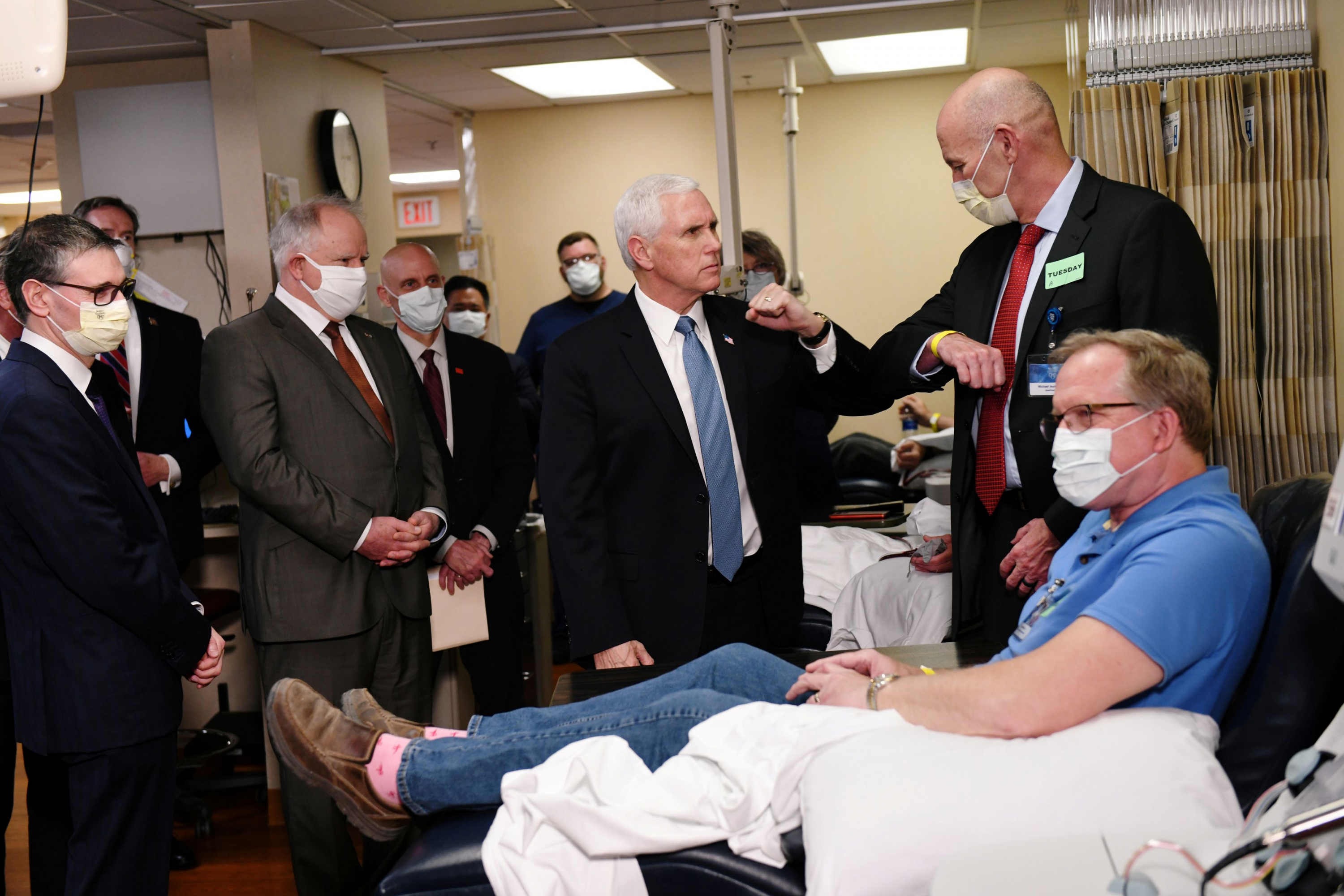 El vicepresidente de EE.UU. Mike Pence, ayer en la Clínica Mayo, Minnesota. Foto: Reuters