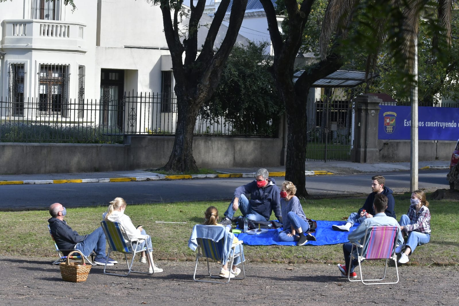 Uruguayos en un parque este sábado. Foto: Leonardo Mainé