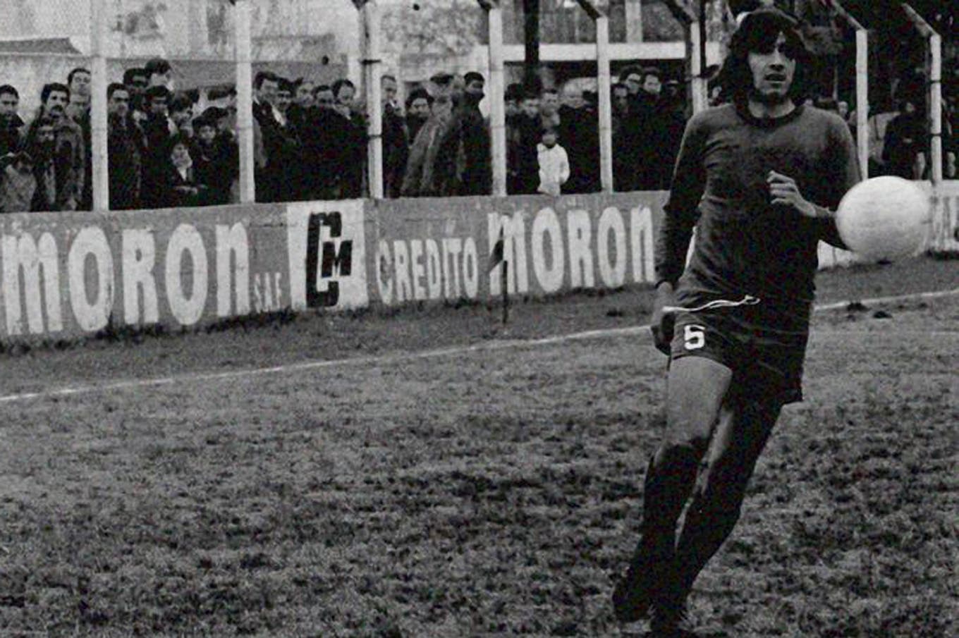 "El Trinche" Tomás Carlovich y su amor por el fútbol. Foto: La Nación.