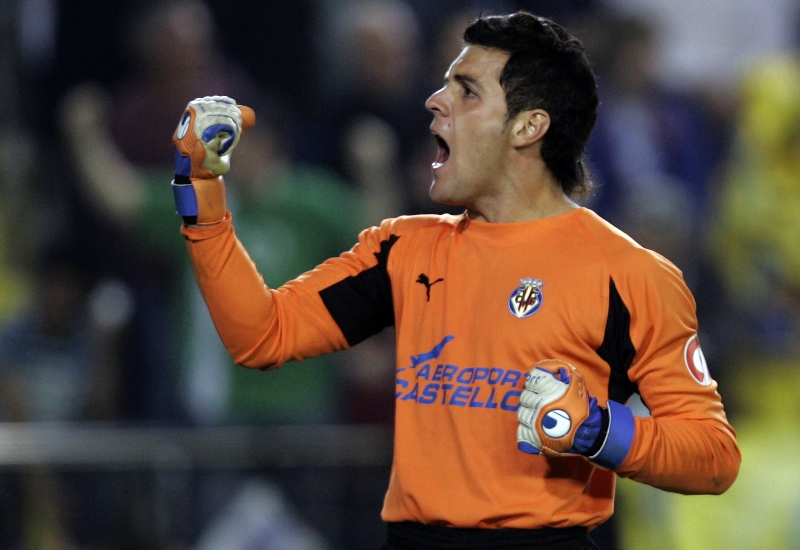 Sebastián Viera defendiendo los colores del Villarreal. Foto: AFP.