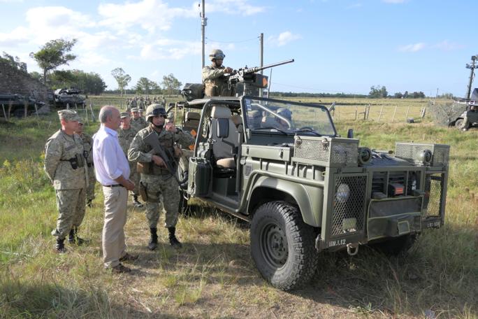 Ministro: Javier García aseguró en el Parlamento que el despliegue de los militares en frontera no es un gasto, sino una inversión. Foto: Ricardo Figueredo