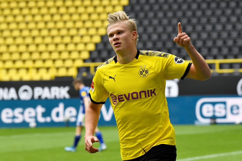 Erling Haaland celebra el tanto en el Dortmund-Schalke. Foto: Reuters.