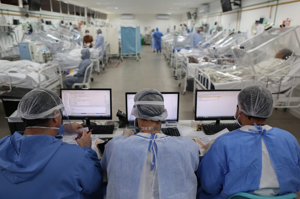 Manaos: pacientes de COVID-19 internados en un hospital en la capital del estado de Amazonas, la zona que más preocupa por la expansión de la pandemia. Foto: AFP