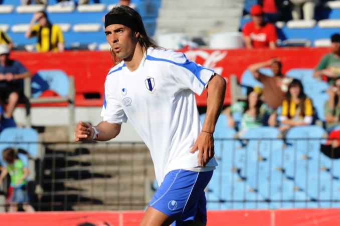 El "Chispa" en uno de sus últimos equipos: Juventud de Las Piedras. FOTO: Archivo El País.