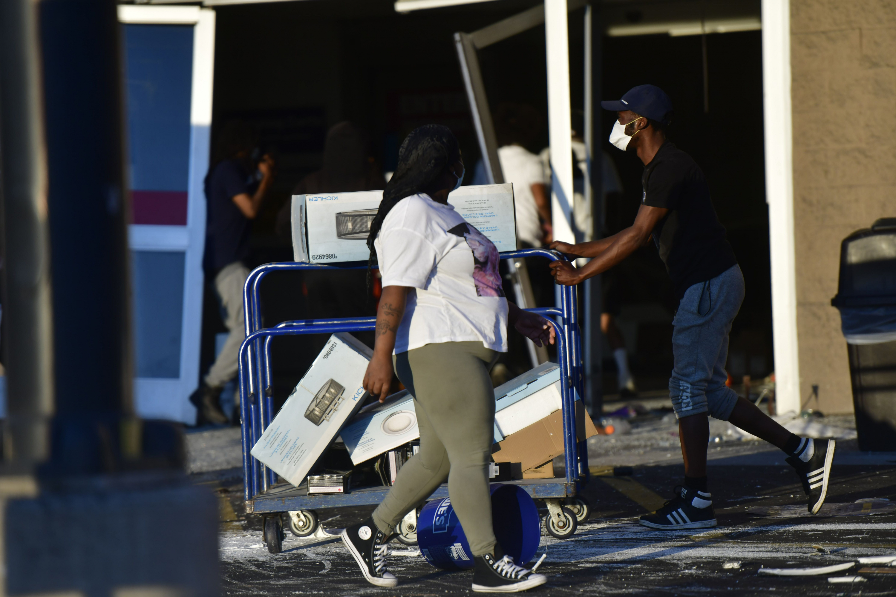 Saqueos durante las protestas. Foto: AFP
