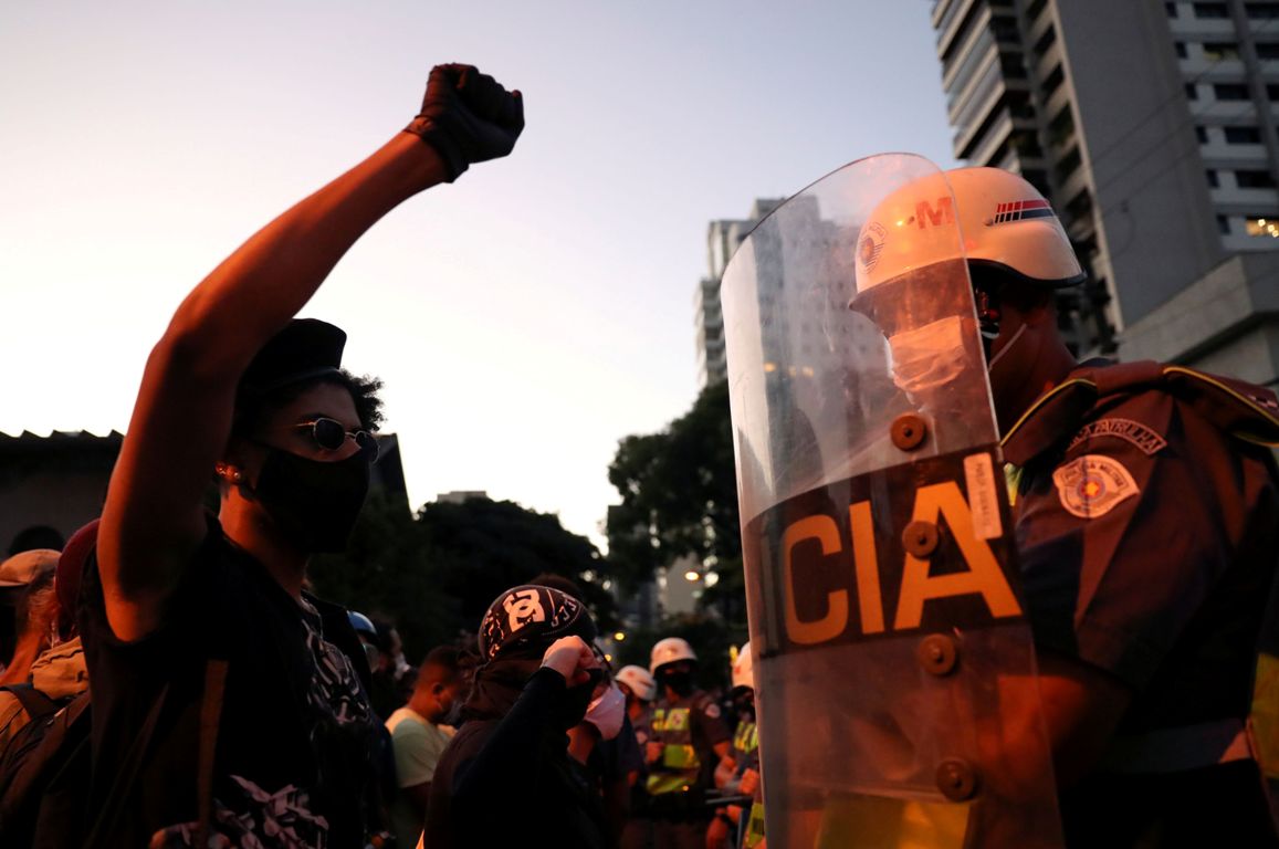 Protestas en Brasil por cifras de la pandemia. Foto: Reuters.