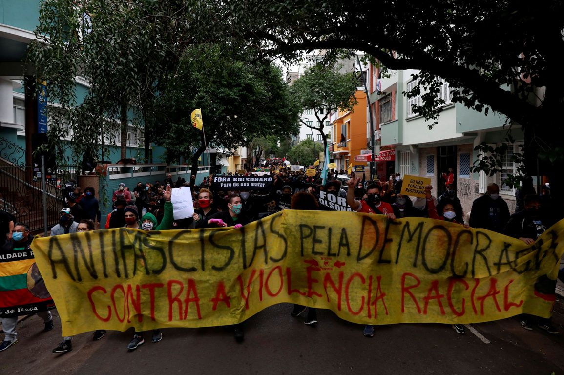 Protestas en Brasil por cifras de la pandemia. Foto: Reuters.
