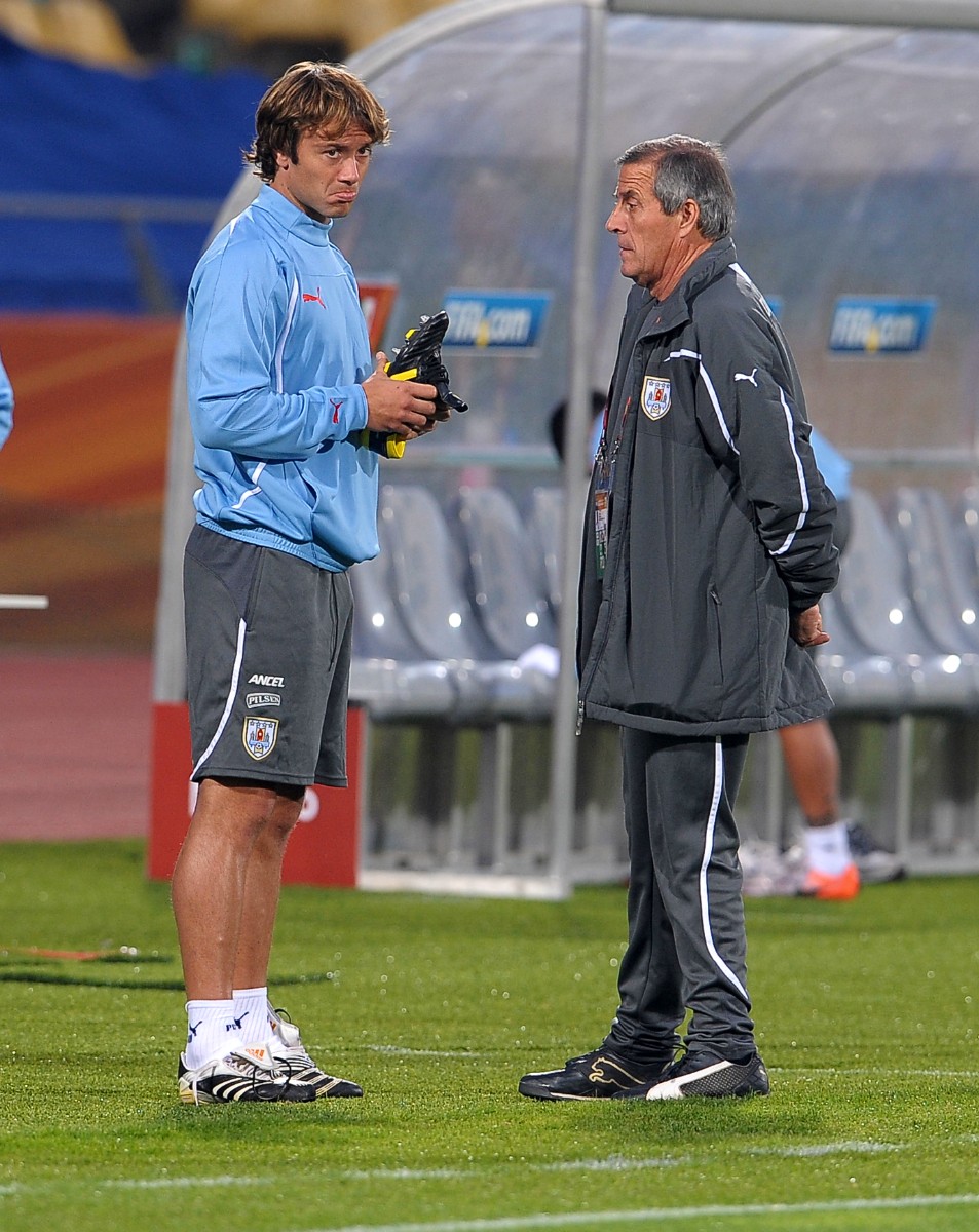 Diego Lugano en máxima alerta: “Las pelotas quietas pueden ser decisivas”. Foto: Gerado Pérez / Archivo El País