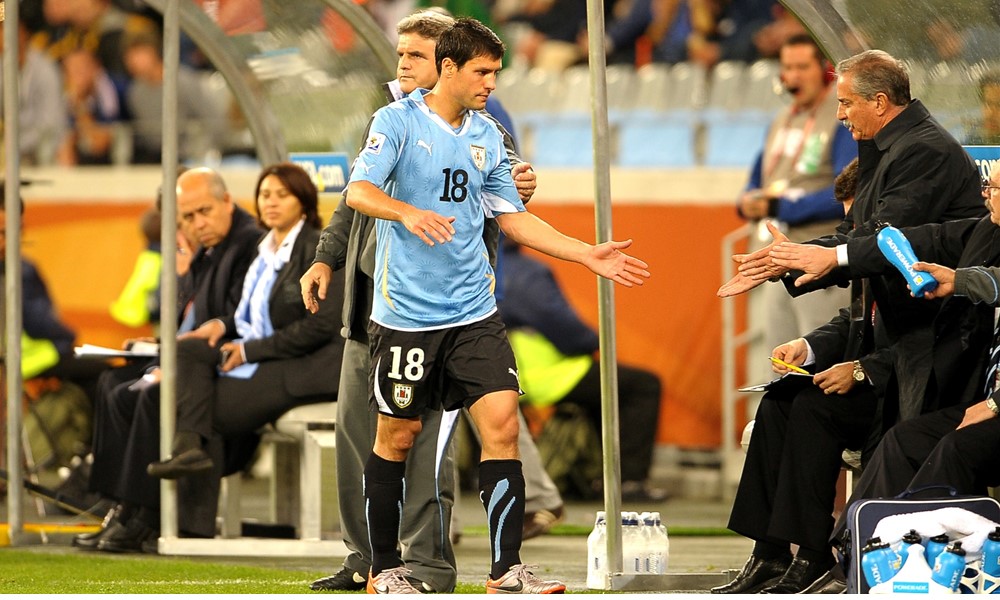 Ignacio González llega al banco de suplentes tras ser sustituido a los 62'. Fue su único partido. Foto: Gerardo Pérez