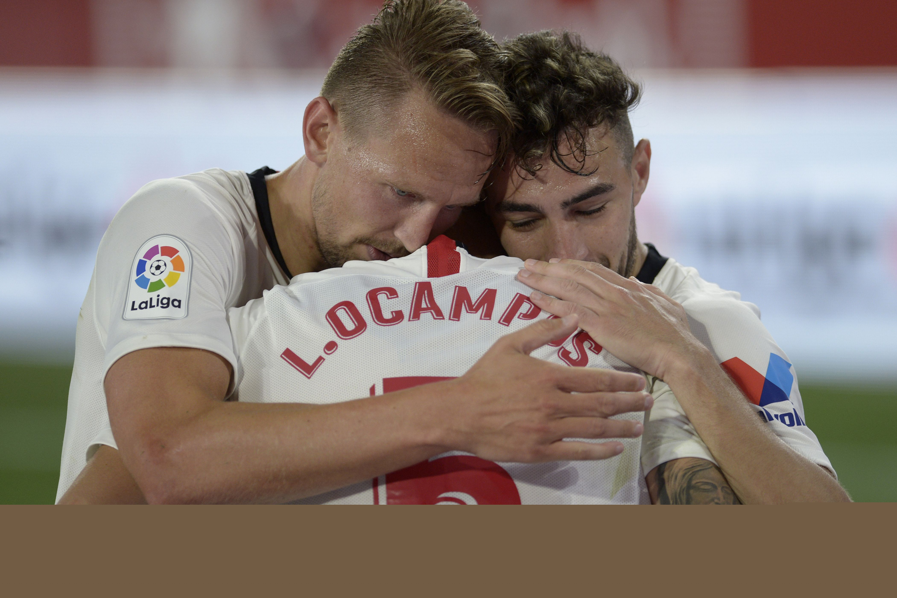 El festejo tras el gol de Ocampos en el 1-0 del Sevilla ante Betis. Foto: AFP.