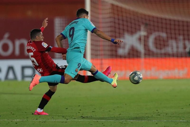 Luis Suárez durante el duelo entre Mallorca y Barcelona. Foto: AFP.