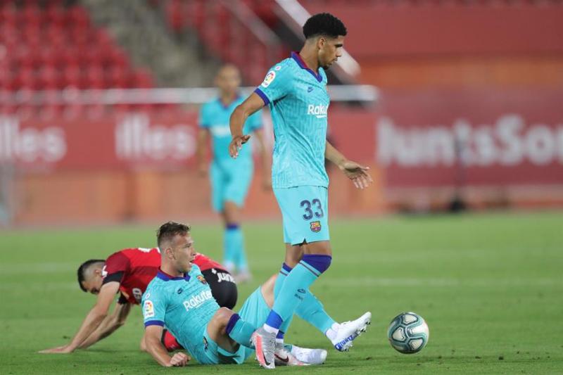 Ronald Araújo en el duelo entre Barcelona y Mallorca. Foto: EFE.