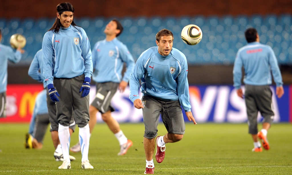 Sebastián Abreu y Sebastián Eguren en el reconocimiento del Estadio Loftus Versfeld. Foto: Gerardo Pérez.