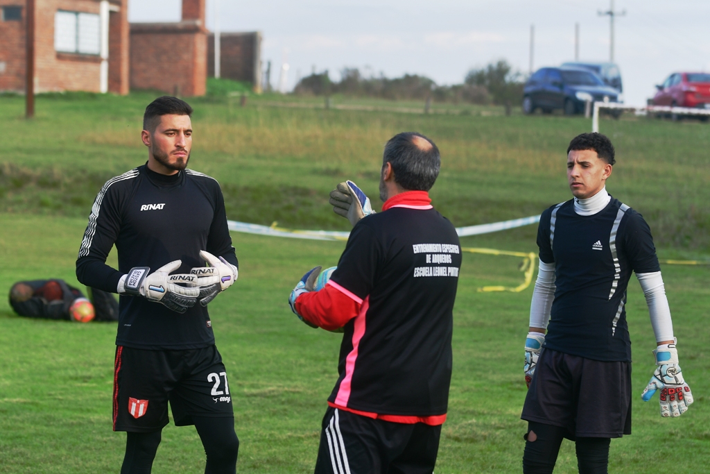 Olveira, Nacho Castillo y Pintos comenzando un entrenamiento. FOTO: F. Ponzetto.