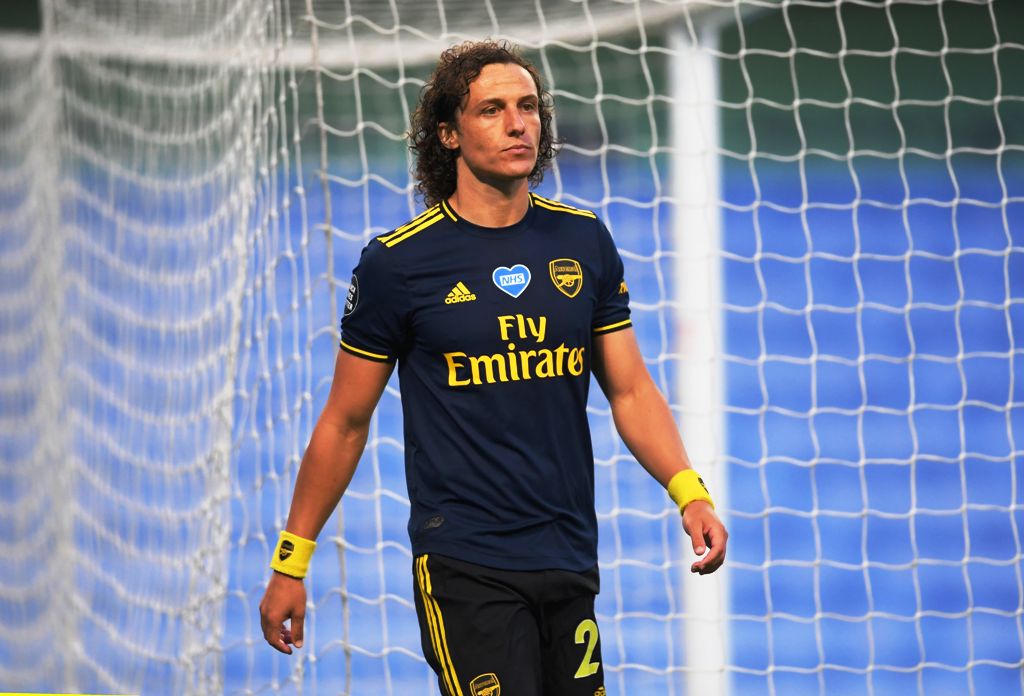 Tarde fatídica para David Luiz; hizo todo mal. FOTO: EFE.