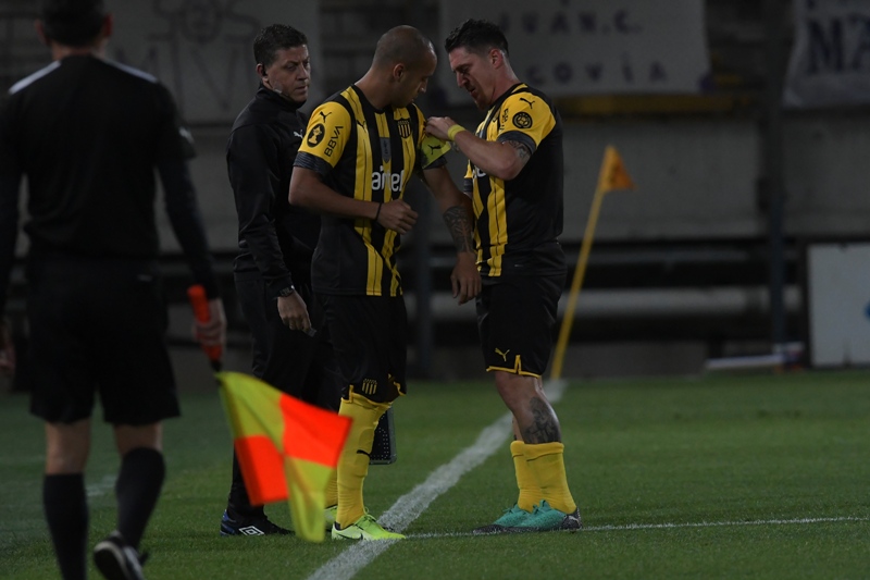 Cambio en Peñarol: Guzmán Pereira por Cristian Rodríguez