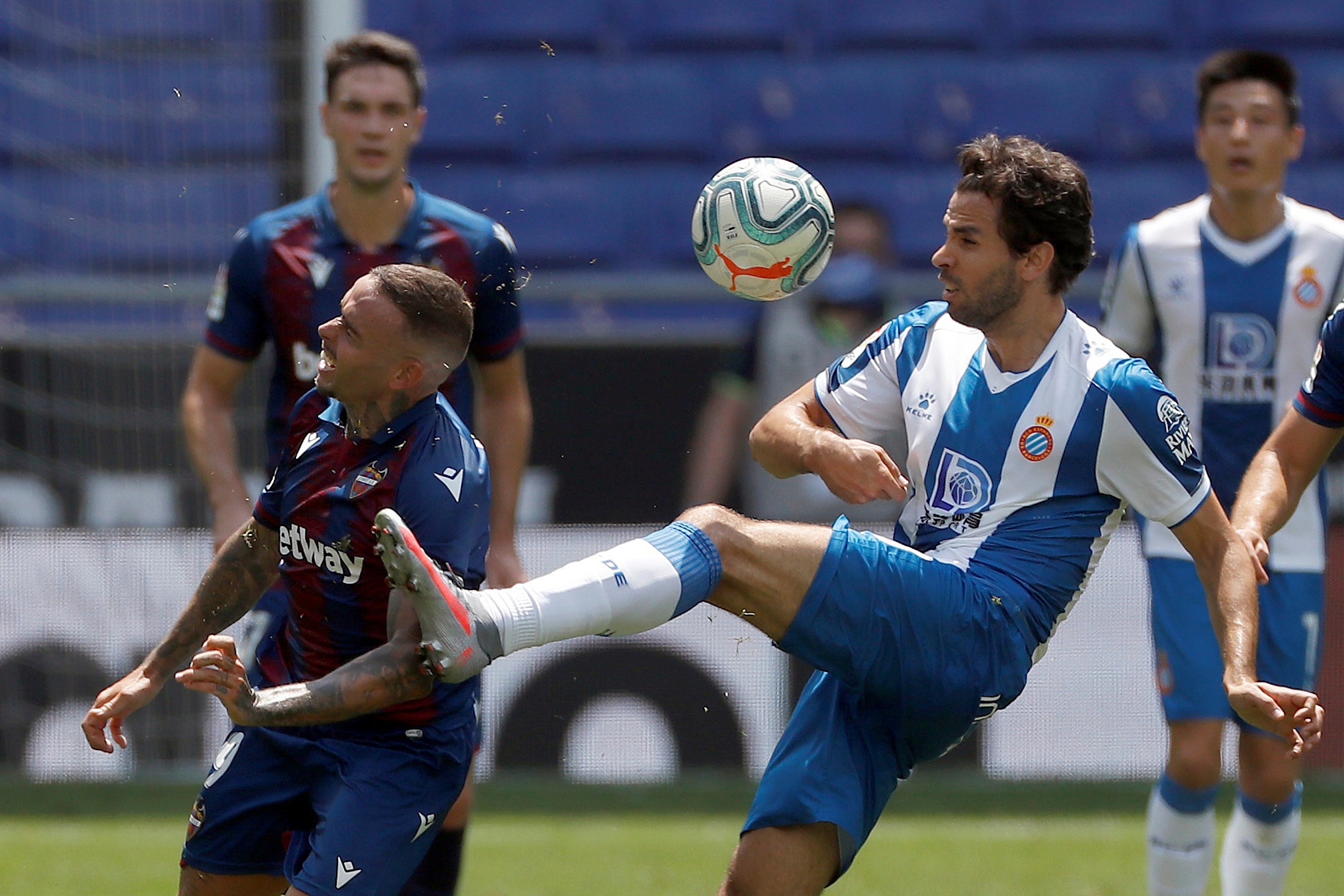 Leandro Cabrera en el encuentro entre Espanyol y Levante. Foto: EFE.